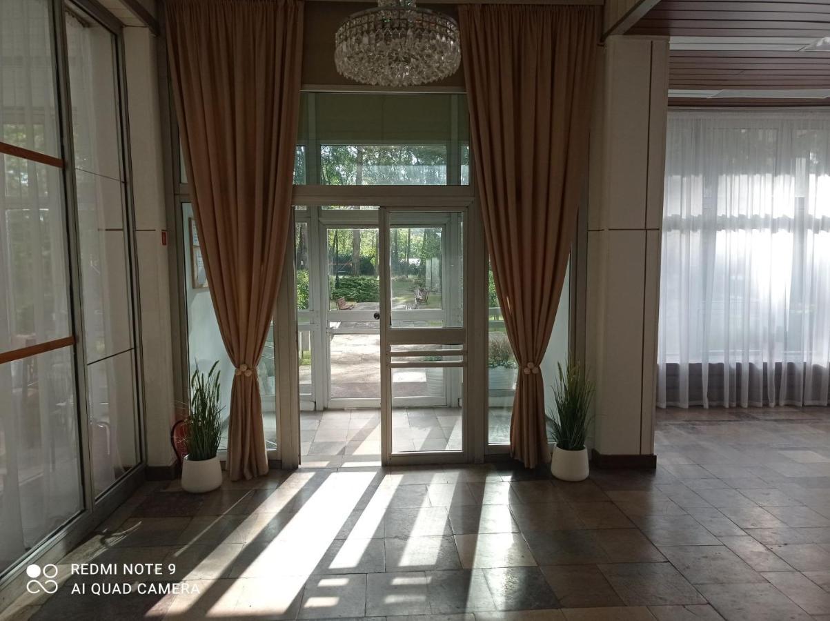 Krysztalowa Przystan Mrzeżyno Buitenkant foto