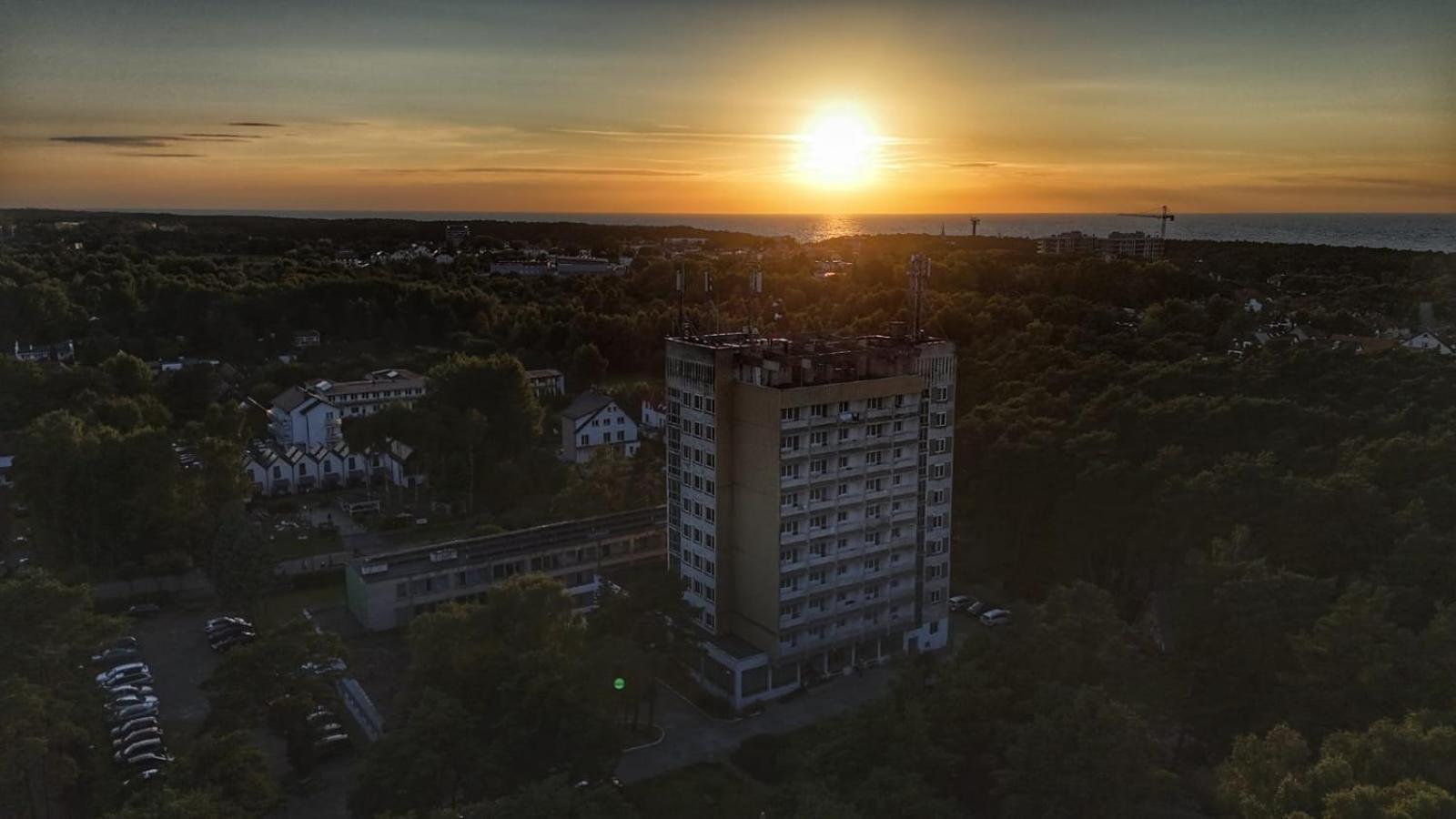 Krysztalowa Przystan Mrzeżyno Buitenkant foto